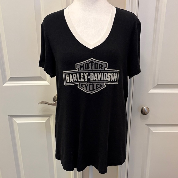 Harley-Davidson Tops - Harley-Davidson Women's Black and White Stretch Knit V-Neck Tee EUC short sleeve